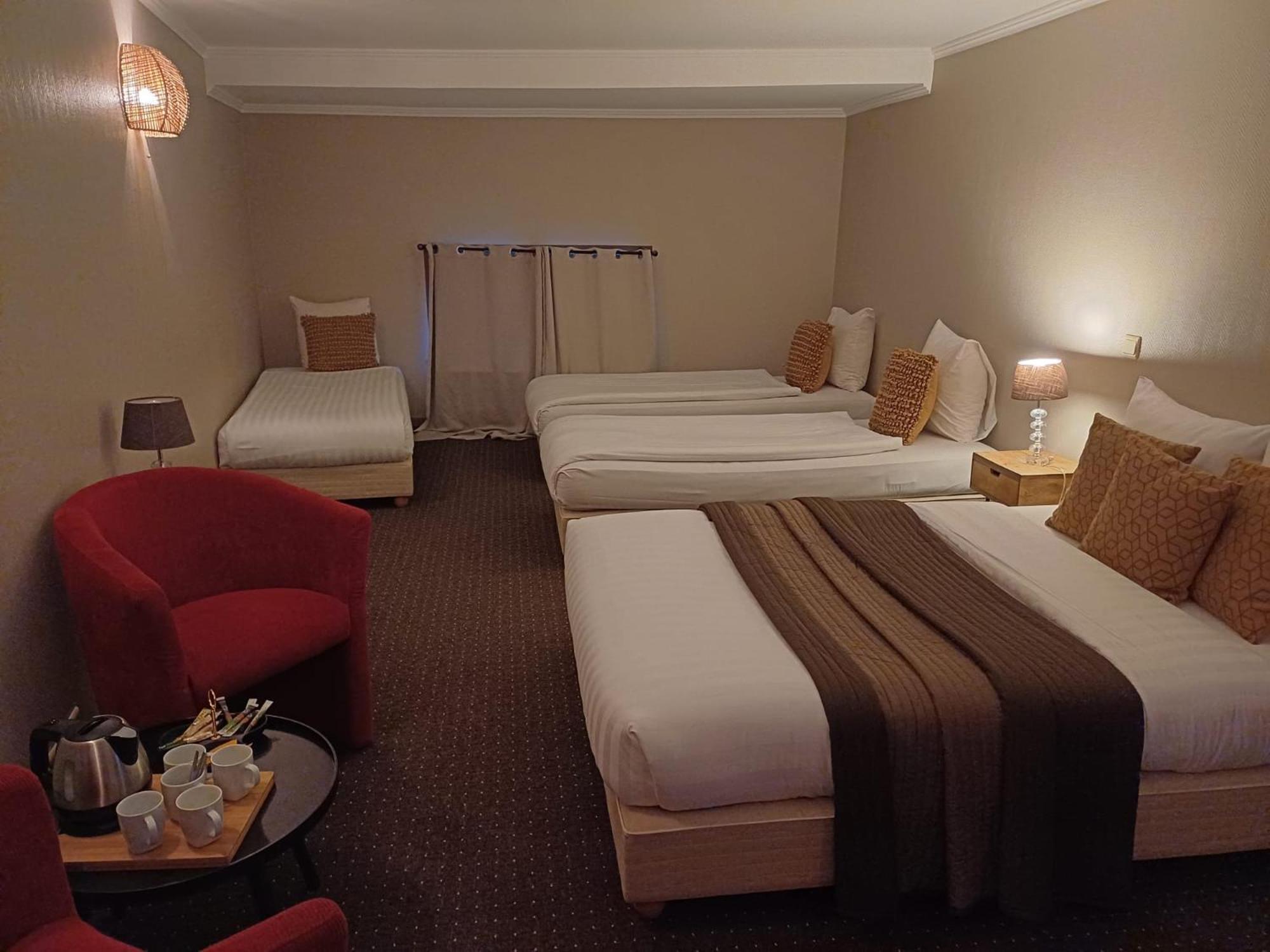 Park Hotel Airport シャルルロワ エクステリア 写真